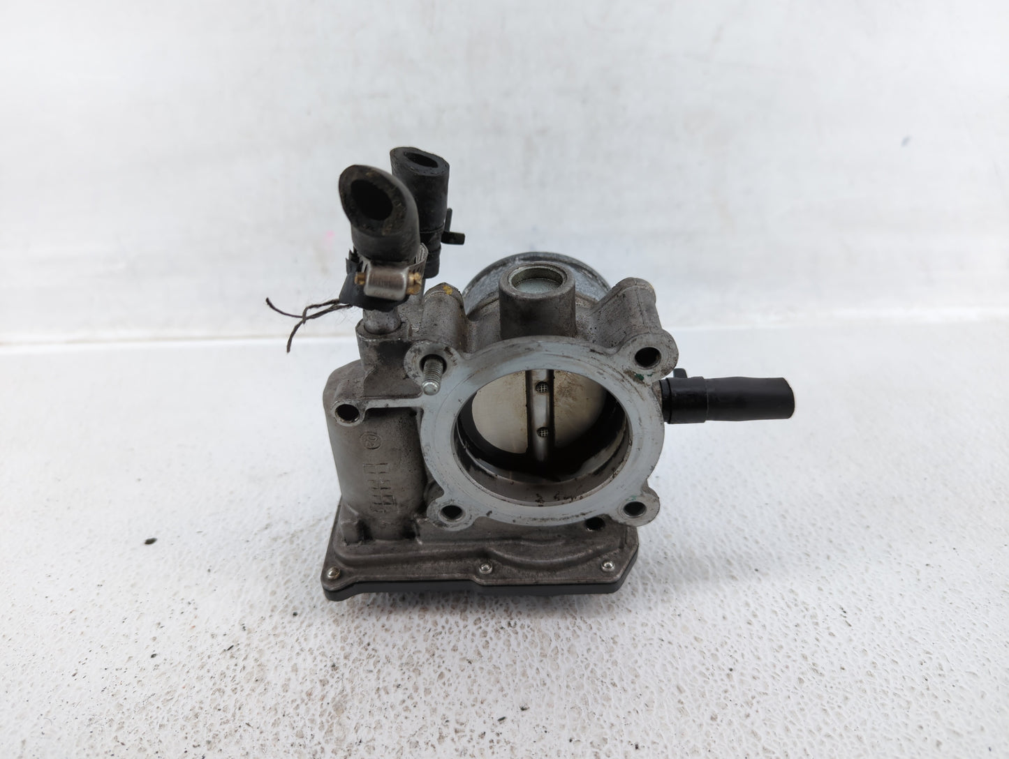 2013-2014 Hyundai Veloster Throttle Body P/N:35100-2B320 Fits Fits 2013 2014 2015 2016 OEM Used Auto Parts - Oemusedautopart