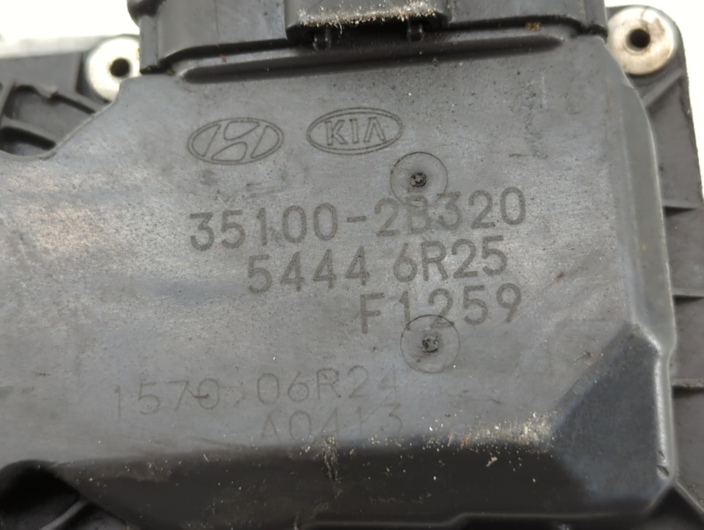 2013-2014 Hyundai Veloster Throttle Body P/N:35100-2B320 Fits Fits 2013 2014 2015 2016 OEM Used Auto Parts - Oemusedautopart