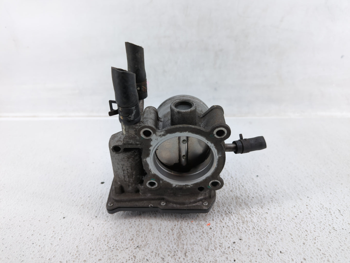 2012-2017 Hyundai Veloster Throttle Body P/N:35100-2B300 Fits Fits 2012 2013 2014 2015 2016 2017 2018 2019 OEM Used Auto Par