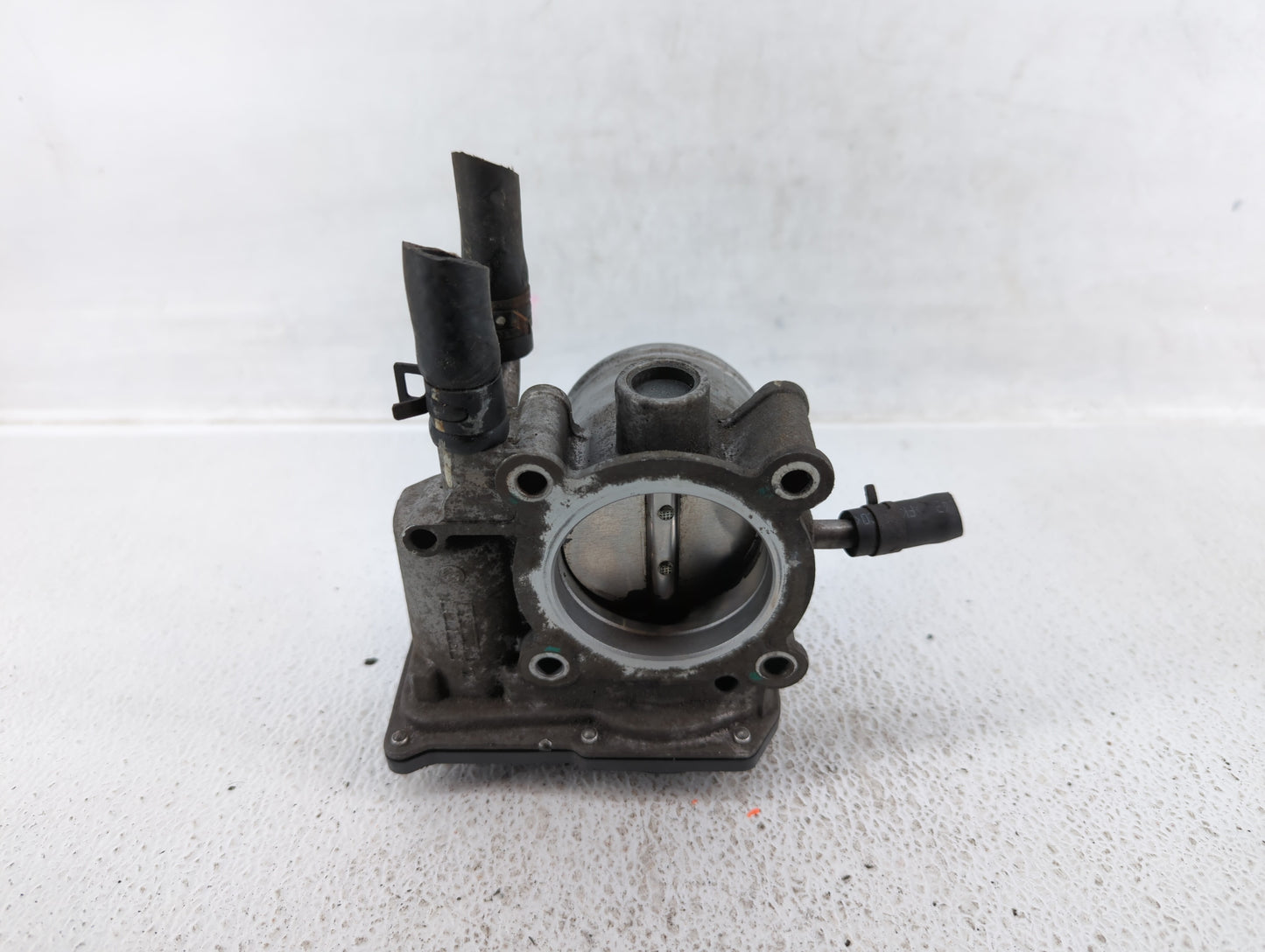 2012-2017 Hyundai Veloster Throttle Body P/N:35100-2B300 Fits Fits 2012 2013 2014 2015 2016 2017 2018 2019 OEM Used Auto Par