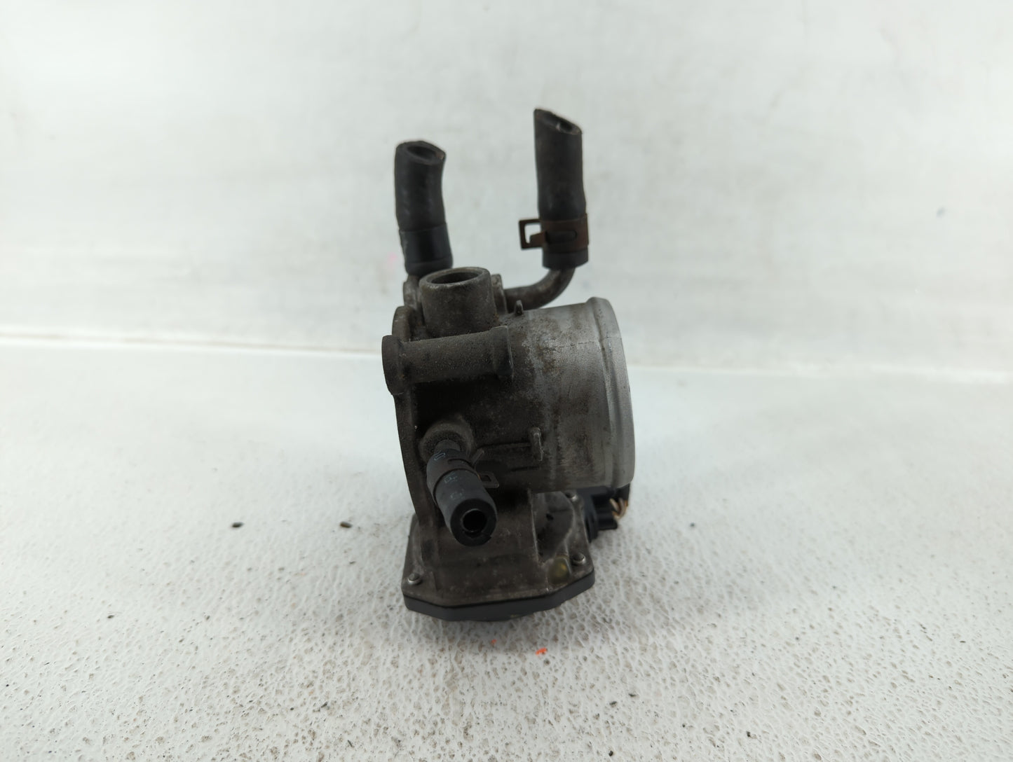 2012-2017 Hyundai Veloster Throttle Body P/N:35100-2B300 Fits Fits 2012 2013 2014 2015 2016 2017 2018 2019 OEM Used Auto Par