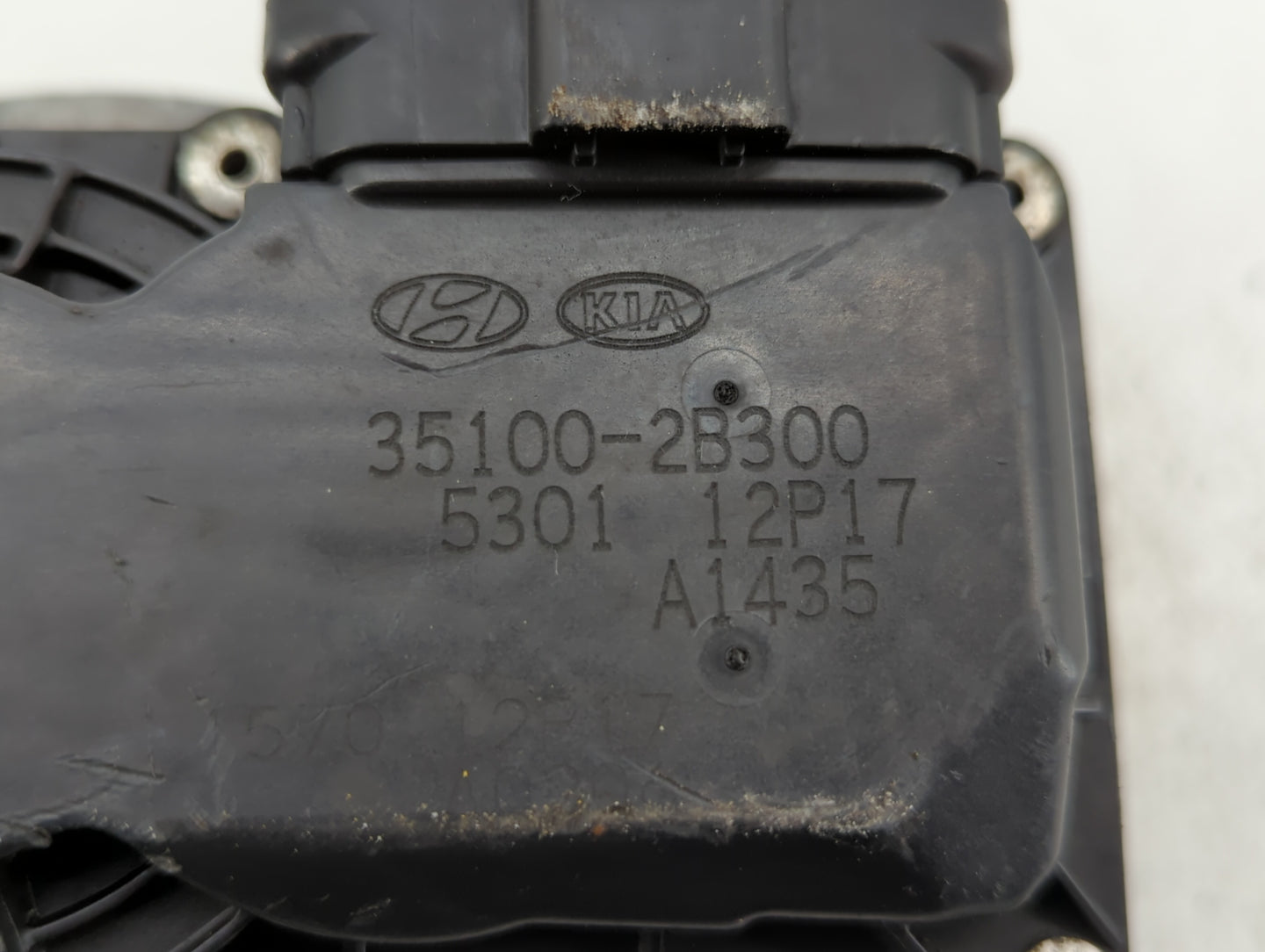 2012-2017 Hyundai Veloster Throttle Body P/N:35100-2B300 Fits Fits 2012 2013 2014 2015 2016 2017 2018 2019 OEM Used Auto Par