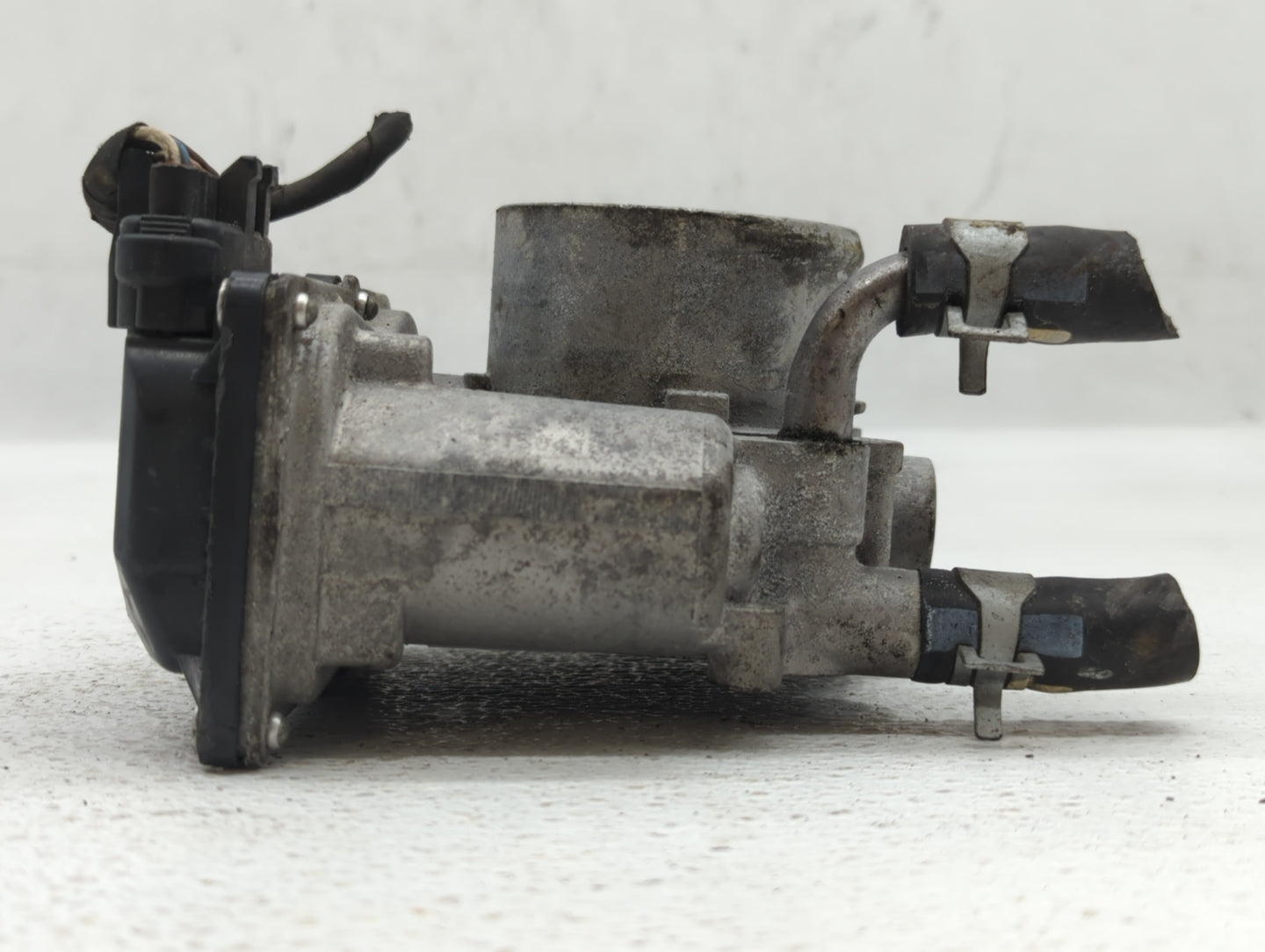 2012-2017 Hyundai Veloster Throttle Body P/N:35100-2B300 Fits Fits 2012 2013 2014 2015 2016 2017 2018 2019 OEM Used Auto Par