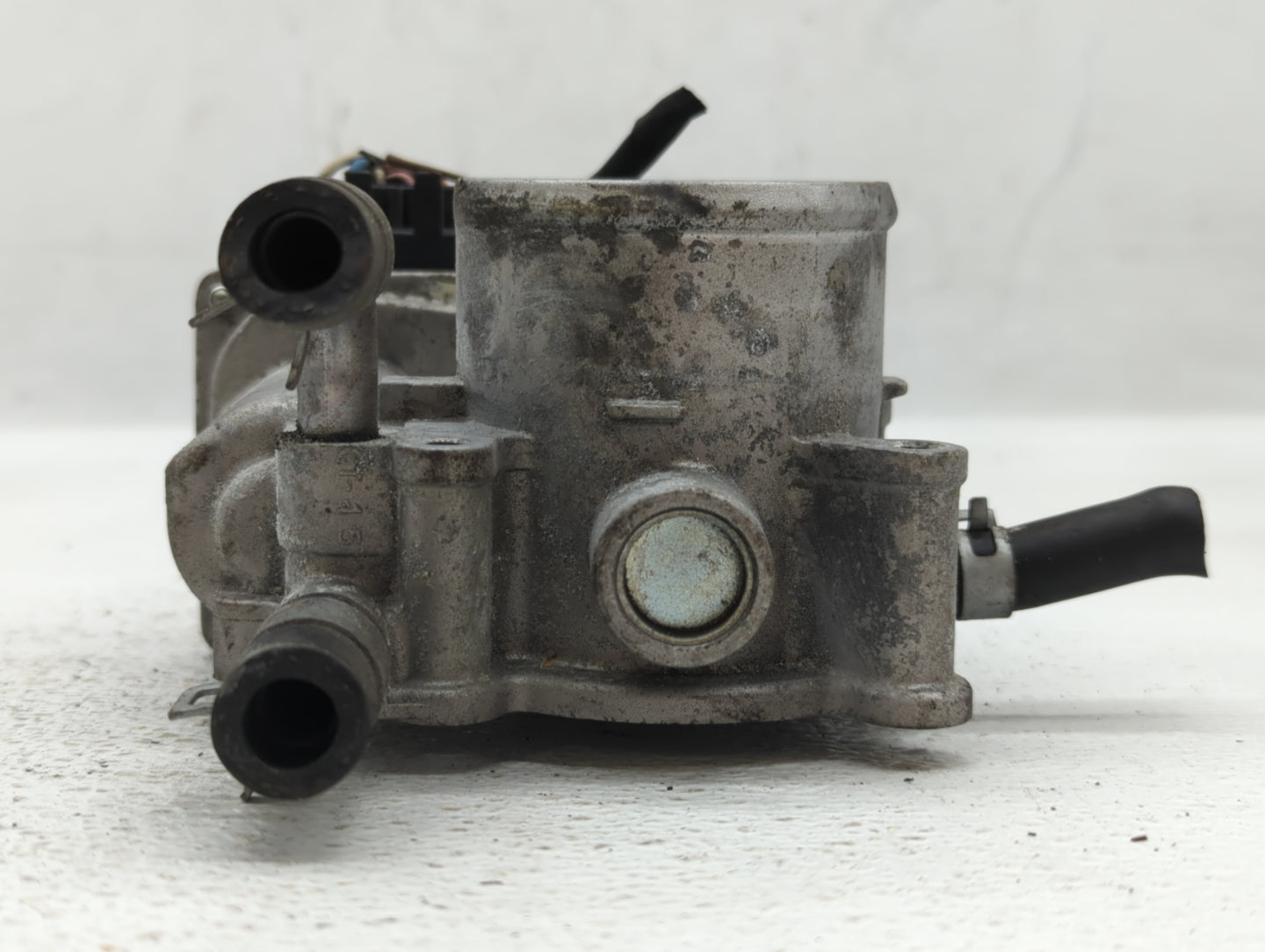 2012-2017 Hyundai Veloster Throttle Body P/N:35100-2B300 Fits Fits 2012 2013 2014 2015 2016 2017 2018 2019 OEM Used Auto Par