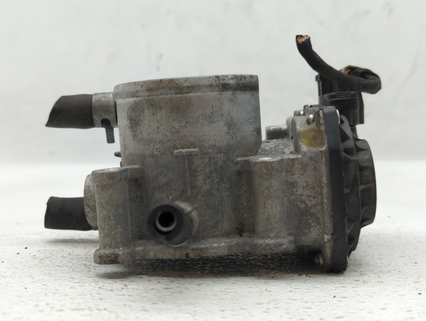 2012-2017 Hyundai Veloster Throttle Body P/N:35100-2B300 Fits Fits 2012 2013 2014 2015 2016 2017 2018 2019 OEM Used Auto Par