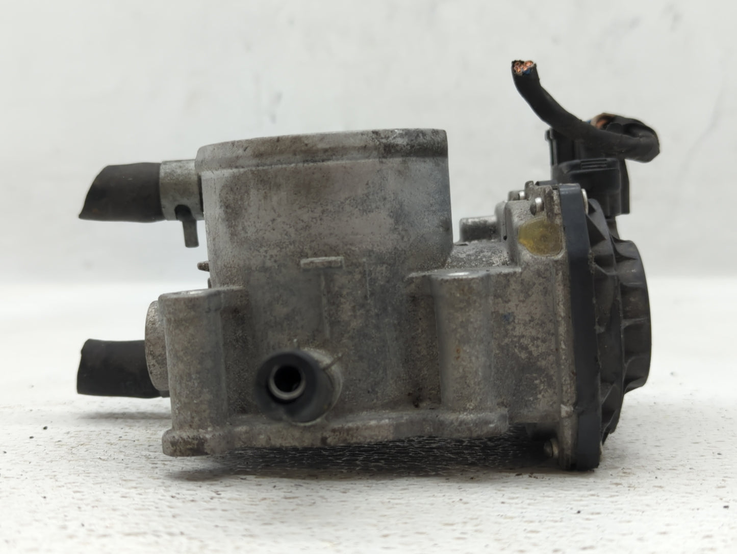 2012-2017 Hyundai Veloster Throttle Body P/N:35100-2B300 Fits Fits 2012 2013 2014 2015 2016 2017 2018 2019 OEM Used Auto Par