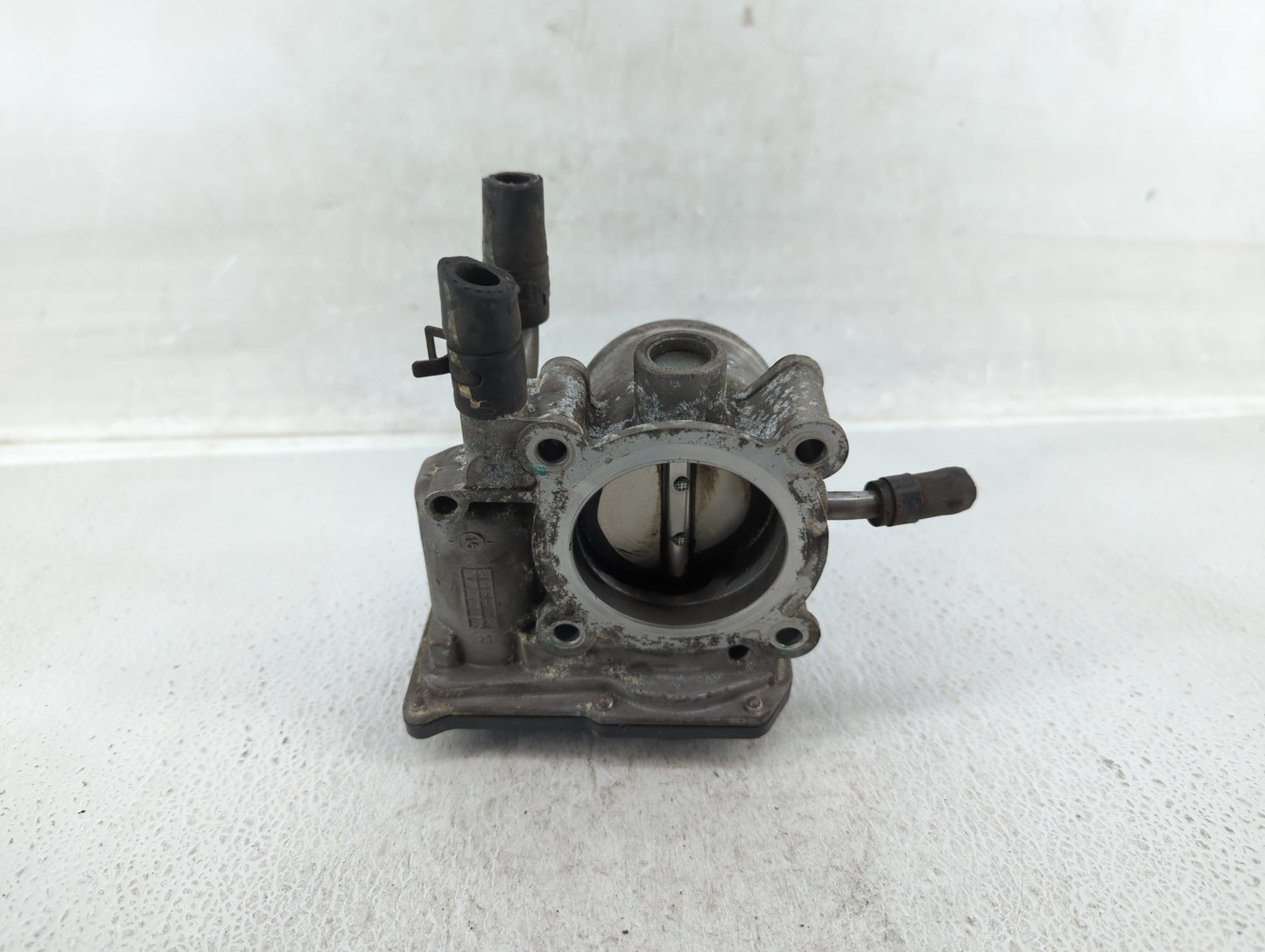 2012-2017 Hyundai Veloster Throttle Body P/N:35100-2B300 Fits Fits 2012 2013 2014 2015 2016 2017 2018 2019 OEM Used Auto Par