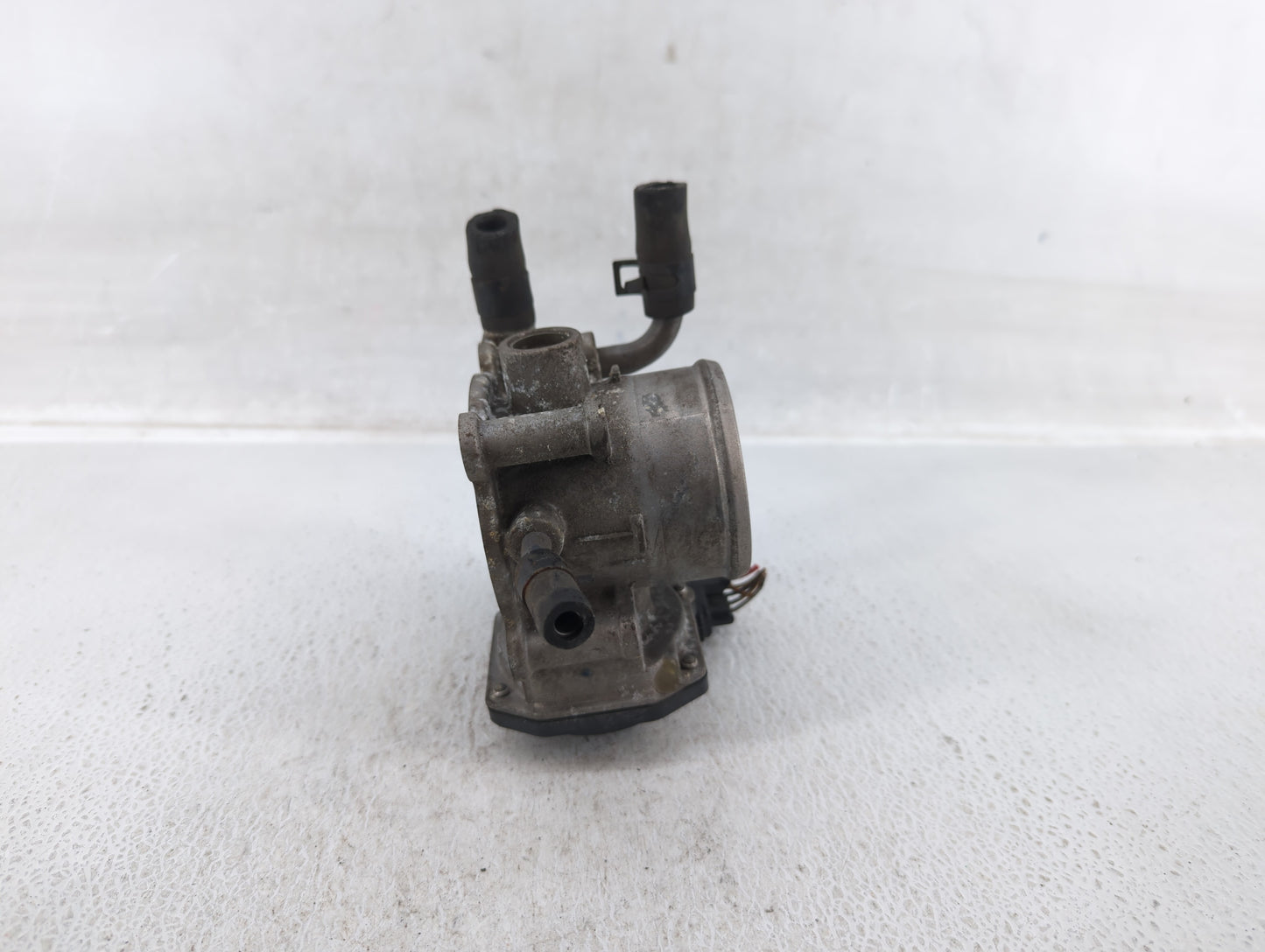 2012-2017 Hyundai Veloster Throttle Body P/N:35100-2B300 Fits Fits 2012 2013 2014 2015 2016 2017 2018 2019 OEM Used Auto Par