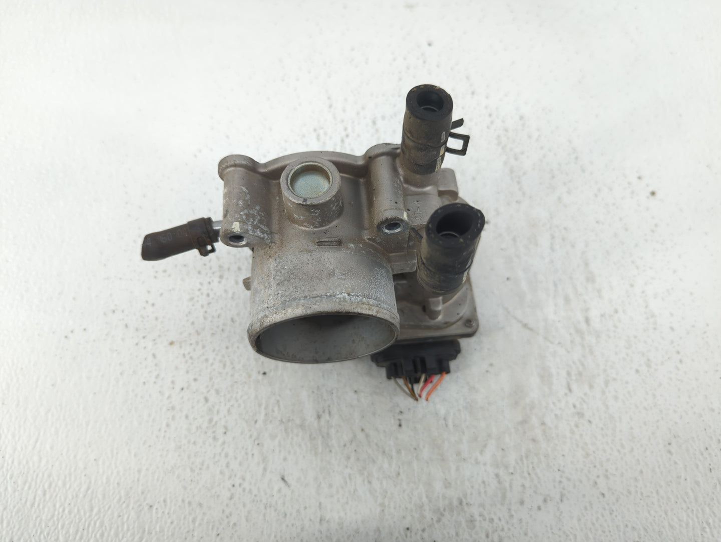 2012-2017 Hyundai Veloster Throttle Body P/N:35100-2B300 Fits Fits 2012 2013 2014 2015 2016 2017 2018 2019 OEM Used Auto Par