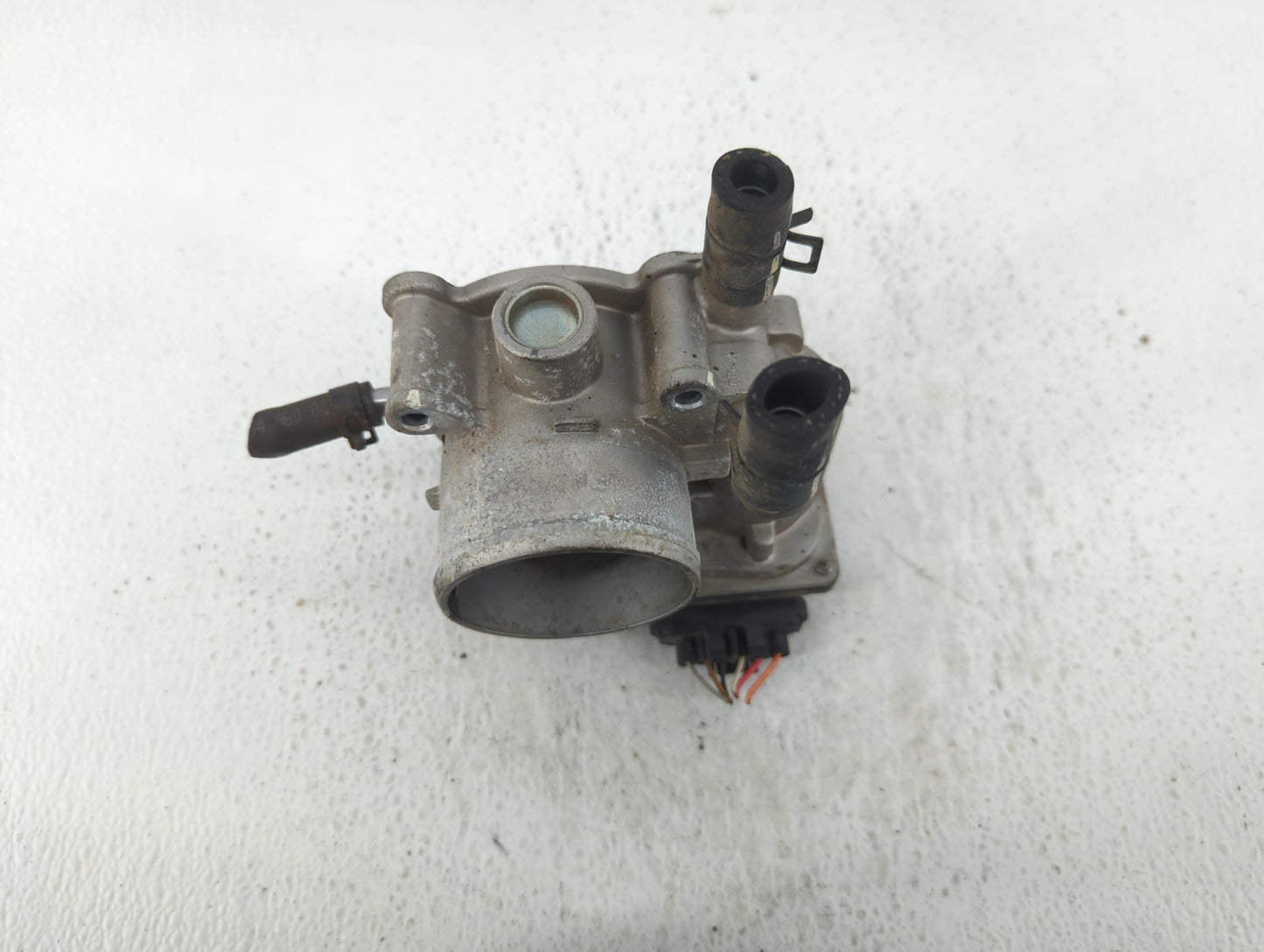 2012-2017 Hyundai Veloster Throttle Body P/N:35100-2B300 Fits Fits 2012 2013 2014 2015 2016 2017 2018 2019 OEM Used Auto Par