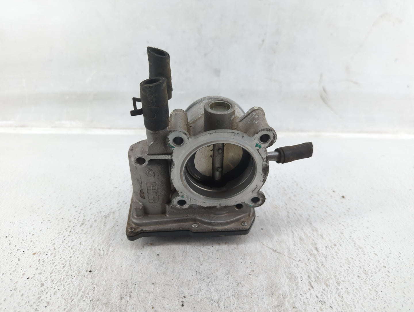2012-2017 Hyundai Veloster Throttle Body P/N:35100-2B300 Fits Fits 2012 2013 2014 2015 2016 2017 2018 2019 OEM Used Auto Par