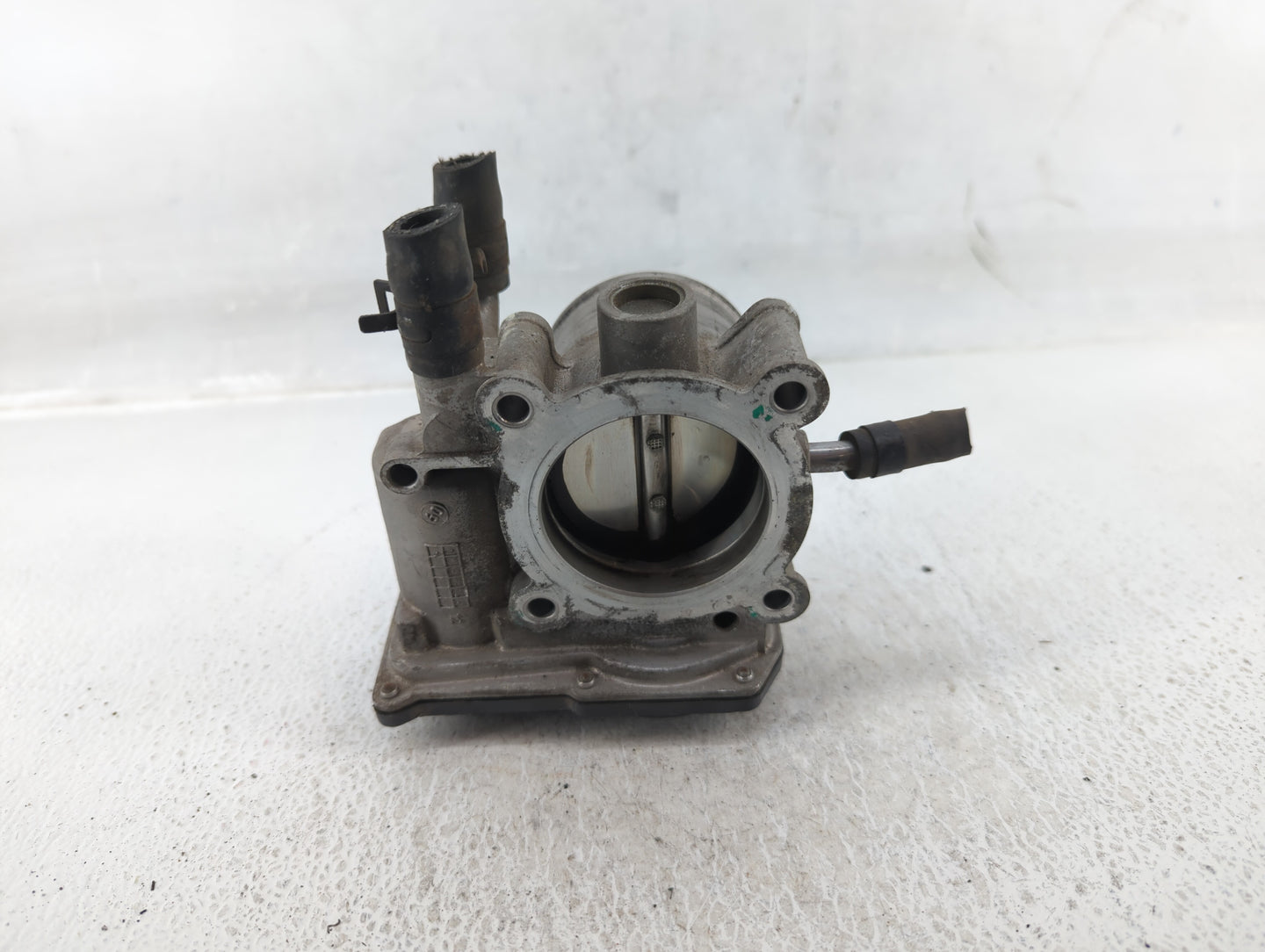2012-2017 Hyundai Veloster Throttle Body P/N:35100-2B300 Fits Fits 2012 2013 2014 2015 2016 2017 2018 2019 OEM Used Auto Par