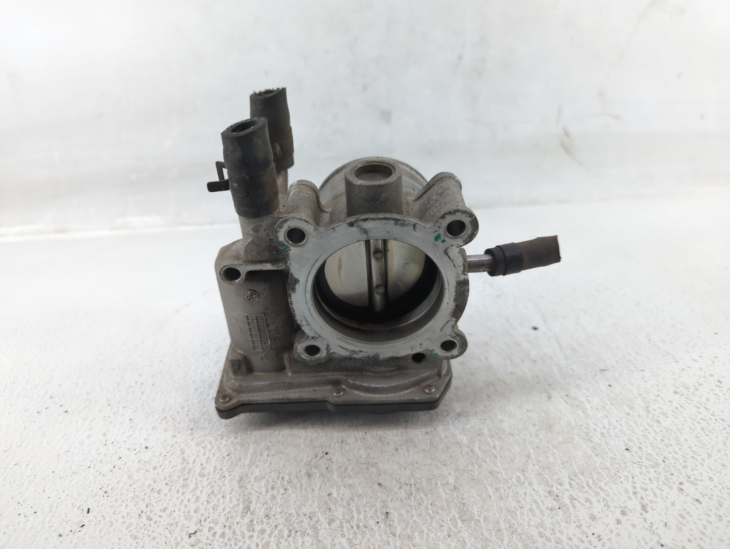 2012-2017 Hyundai Veloster Throttle Body P/N:35100-2B300 Fits Fits 2012 2013 2014 2015 2016 2017 2018 2019 OEM Used Auto Par