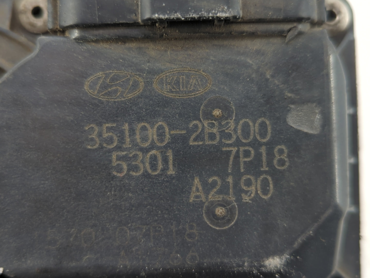 2012-2017 Hyundai Veloster Throttle Body P/N:35100-2B300 Fits Fits 2012 2013 2014 2015 2016 2017 2018 2019 OEM Used Auto Par