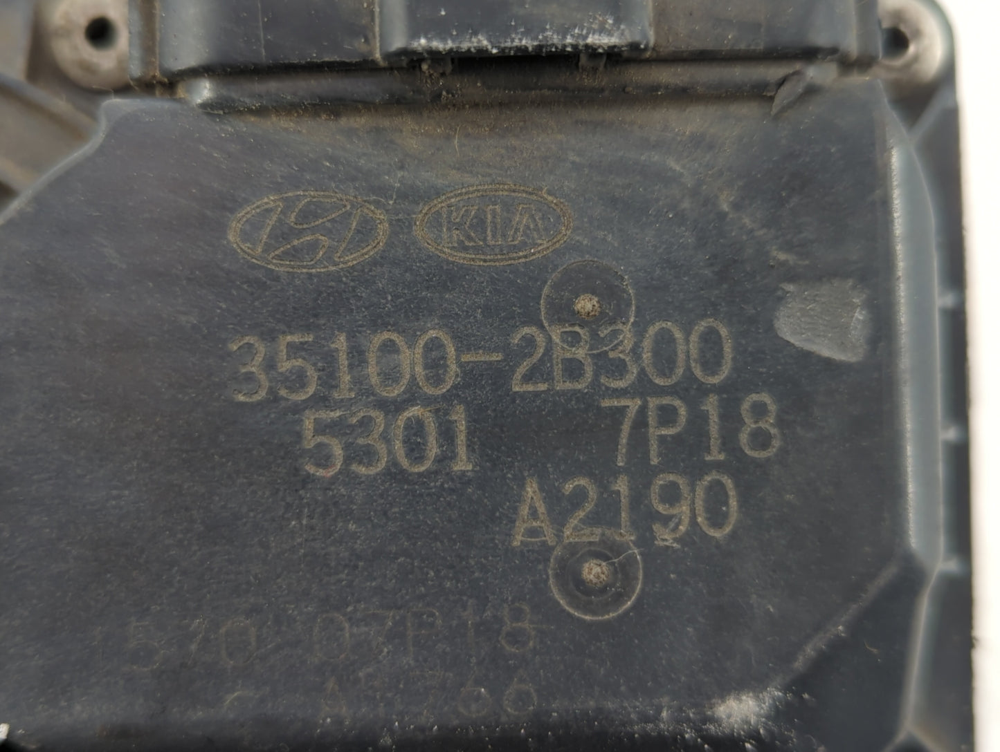 2012-2017 Hyundai Veloster Throttle Body P/N:35100-2B300 Fits Fits 2012 2013 2014 2015 2016 2017 2018 2019 OEM Used Auto Par