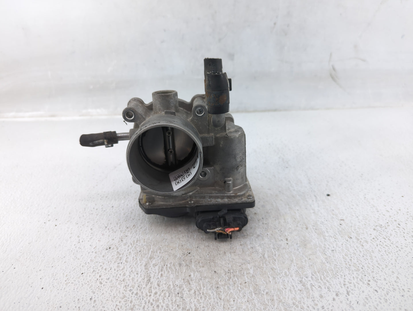 2012-2017 Hyundai Veloster Throttle Body P/N:35100-2B300 Fits Fits 2012 2013 2014 2015 2016 2017 2018 2019 OEM Used Auto Par