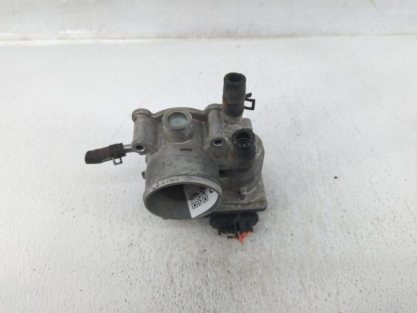 2012-2017 Hyundai Veloster Throttle Body P/N:35100-2B300 Fits Fits 2012 2013 2014 2015 2016 2017 2018 2019 OEM Used Auto Par