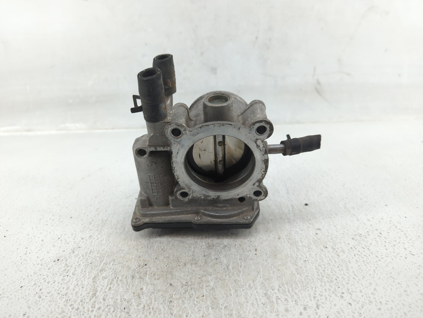 2012-2017 Hyundai Veloster Throttle Body P/N:35100-2B300 Fits Fits 2012 2013 2014 2015 2016 2017 2018 2019 OEM Used Auto Par