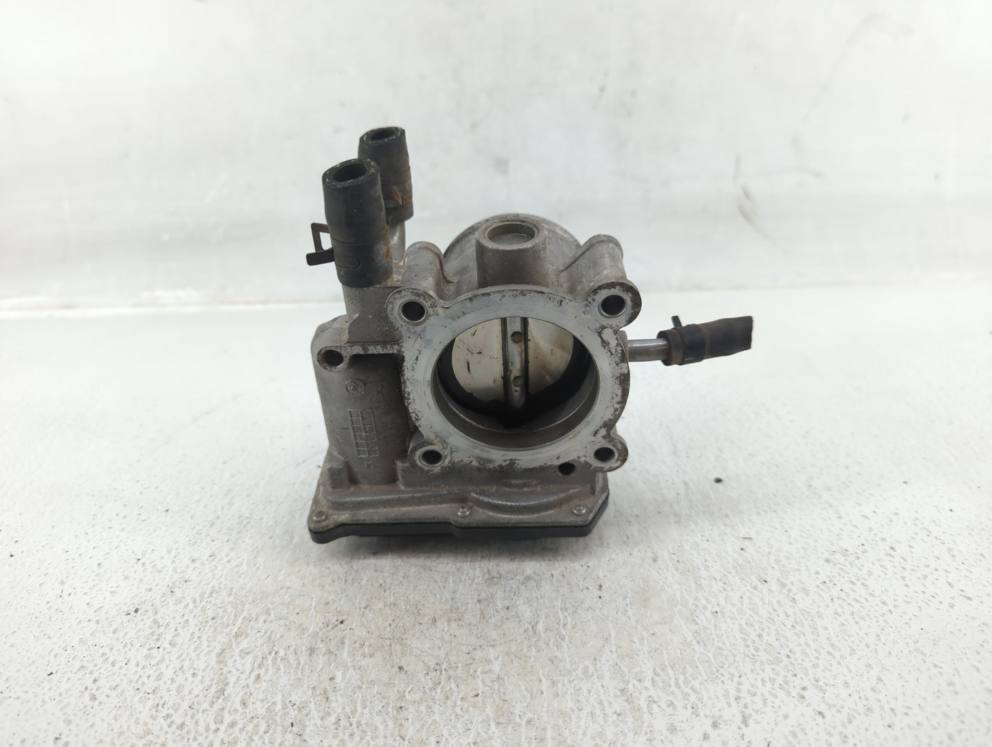 2012-2017 Hyundai Veloster Throttle Body P/N:35100-2B300 Fits Fits 2012 2013 2014 2015 2016 2017 2018 2019 OEM Used Auto Par
