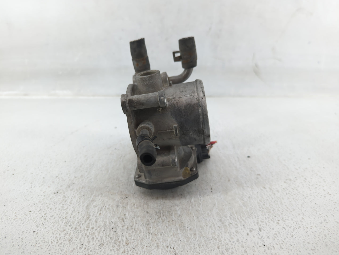 2012-2017 Hyundai Veloster Throttle Body P/N:35100-2B300 Fits Fits 2012 2013 2014 2015 2016 2017 2018 2019 OEM Used Auto Par