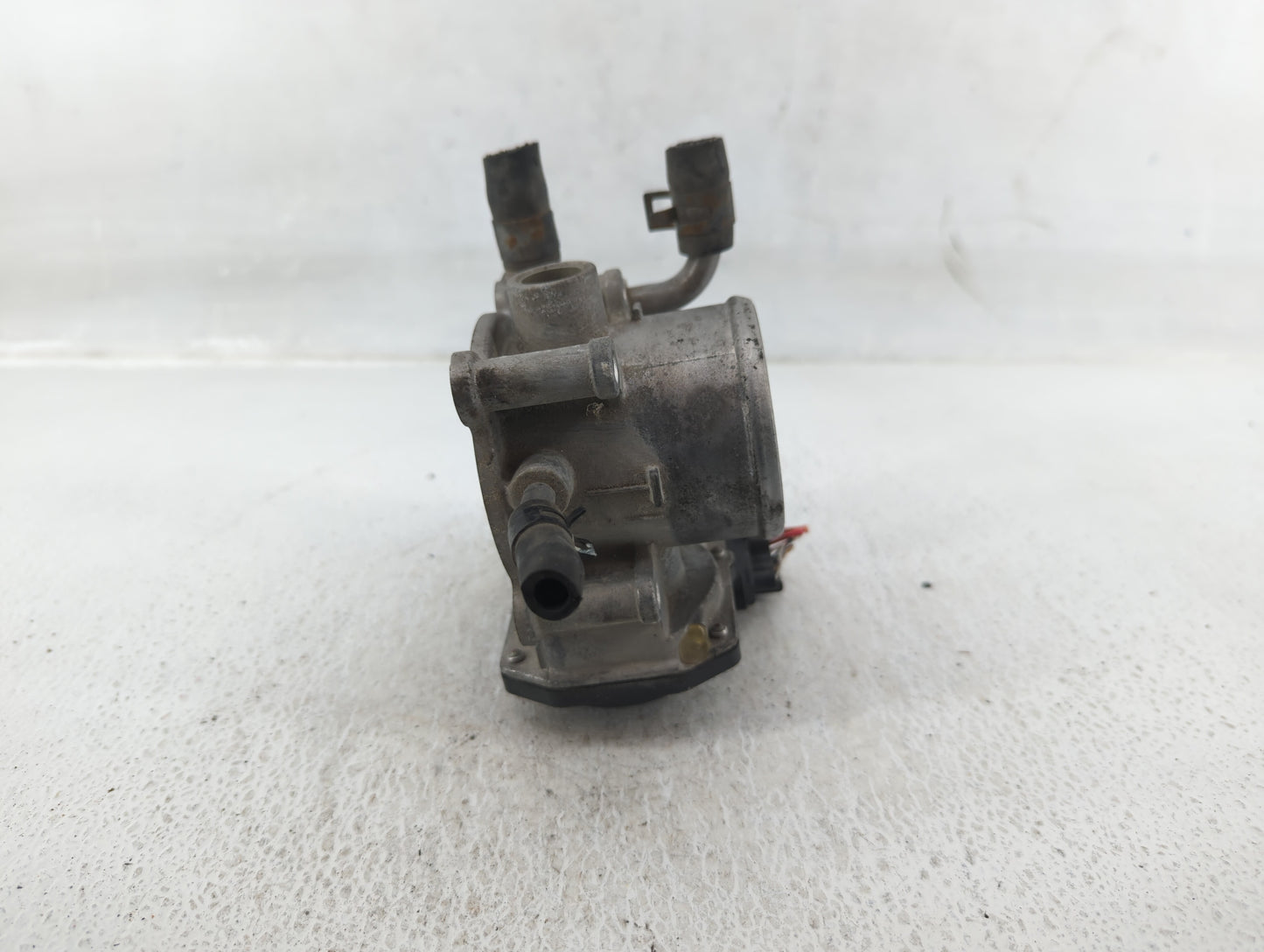 2012-2017 Hyundai Veloster Throttle Body P/N:35100-2B300 Fits Fits 2012 2013 2014 2015 2016 2017 2018 2019 OEM Used Auto Par