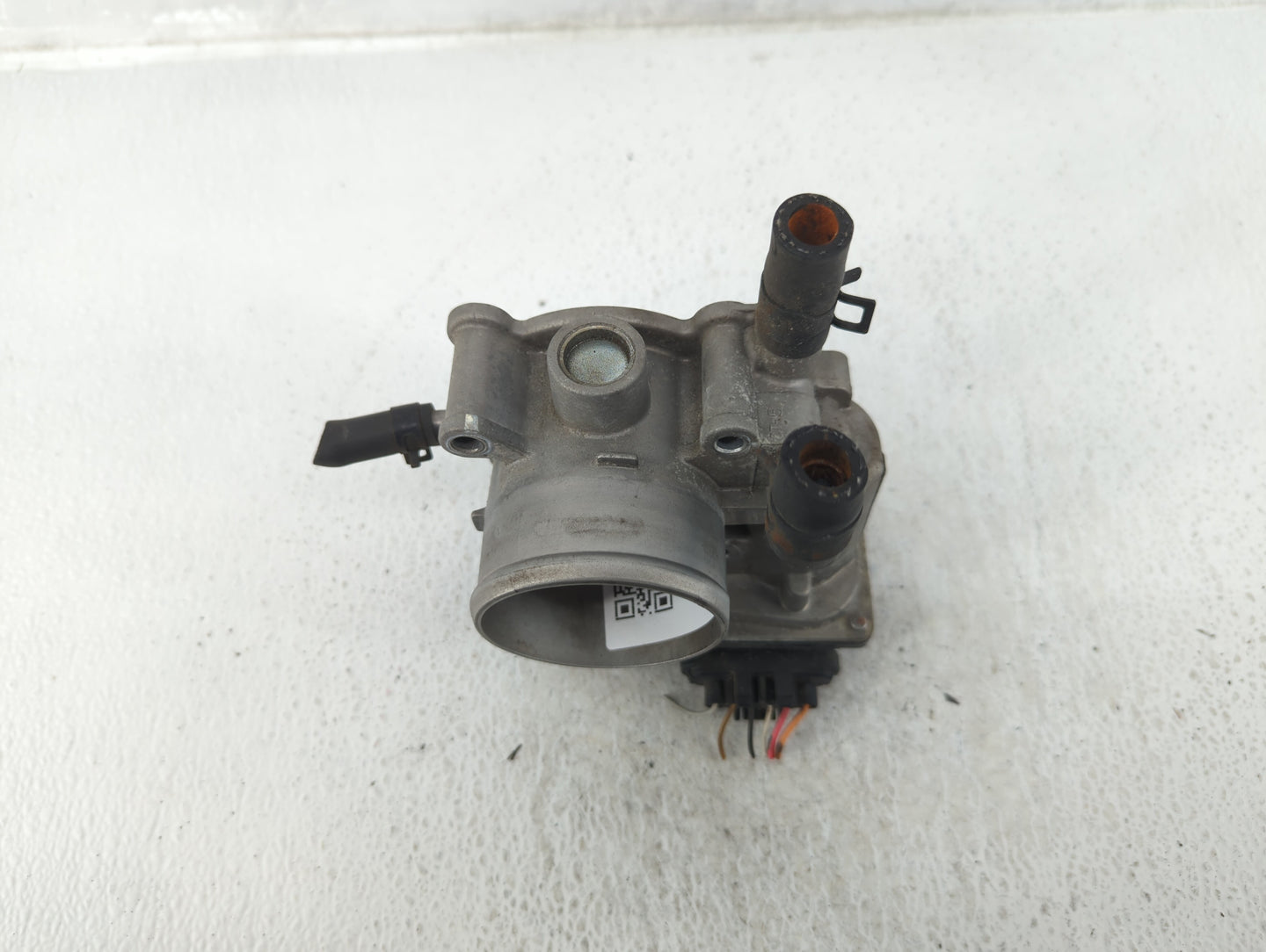 2012-2017 Hyundai Veloster Throttle Body P/N:35100-2B300 Fits Fits 2012 2013 2014 2015 2016 2017 2018 2019 OEM Used Auto Par