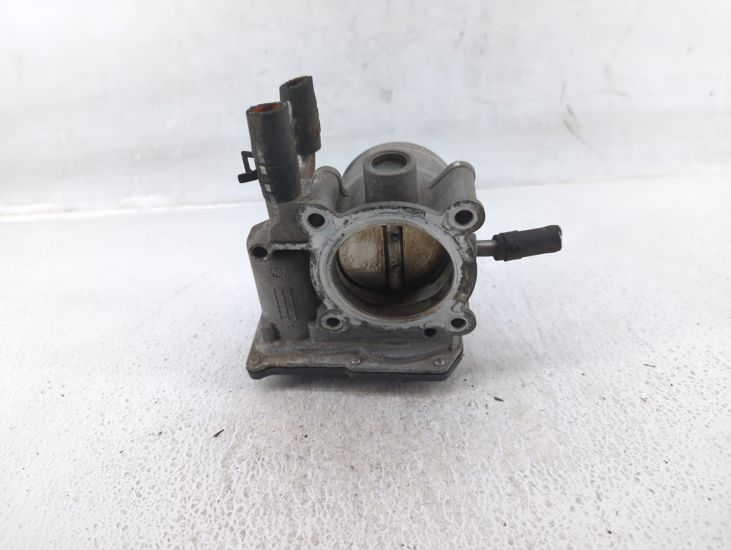 2012-2017 Hyundai Veloster Throttle Body P/N:35100-2B300 Fits Fits 2012 2013 2014 2015 2016 2017 2018 2019 OEM Used Auto Par