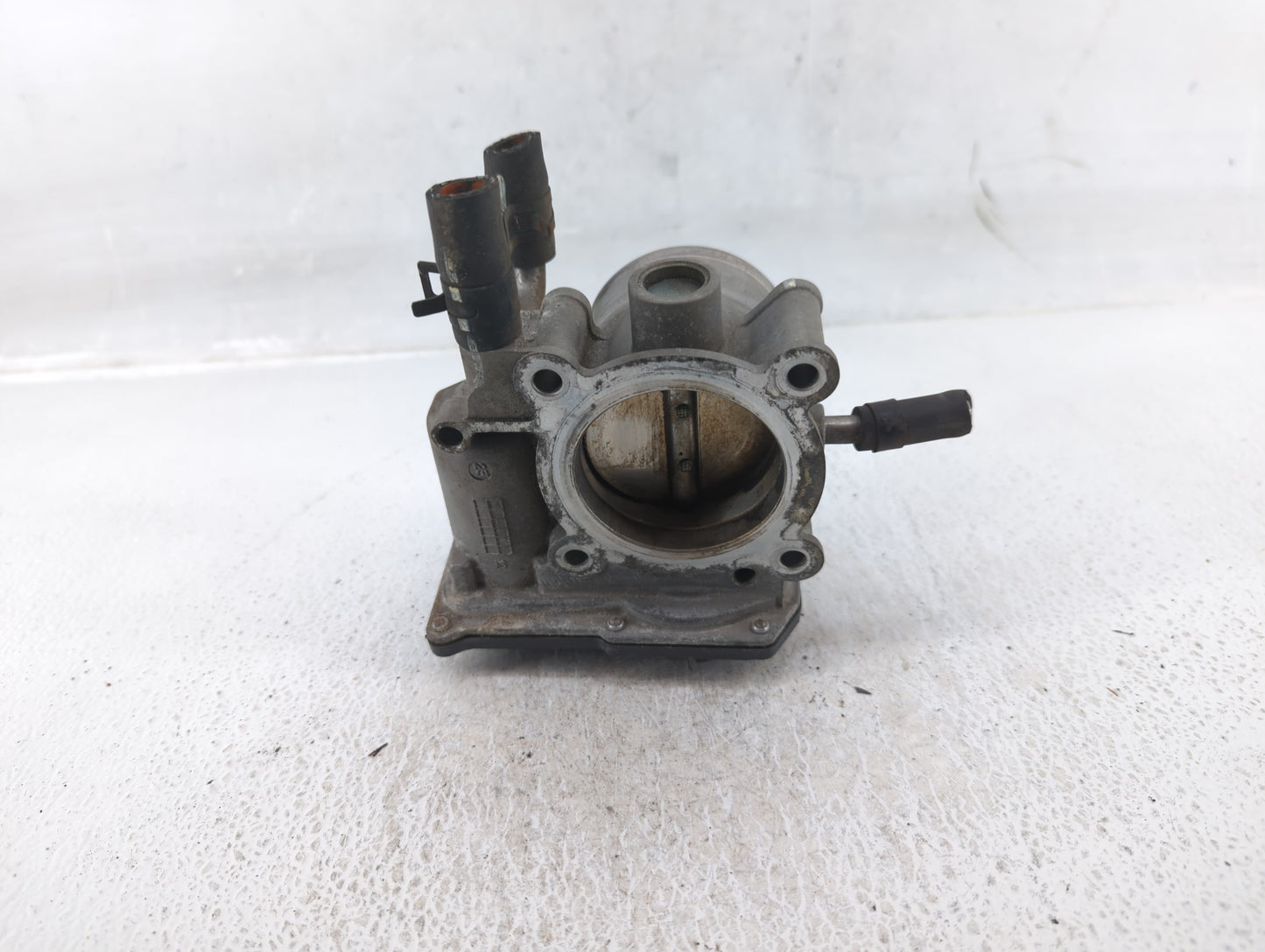 2012-2017 Hyundai Veloster Throttle Body P/N:35100-2B300 Fits Fits 2012 2013 2014 2015 2016 2017 2018 2019 OEM Used Auto Par