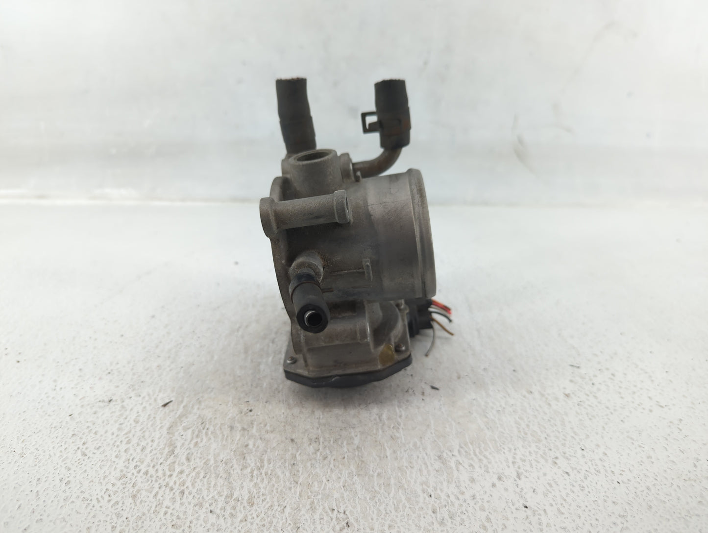 2012-2017 Hyundai Veloster Throttle Body P/N:35100-2B300 Fits Fits 2012 2013 2014 2015 2016 2017 2018 2019 OEM Used Auto Par