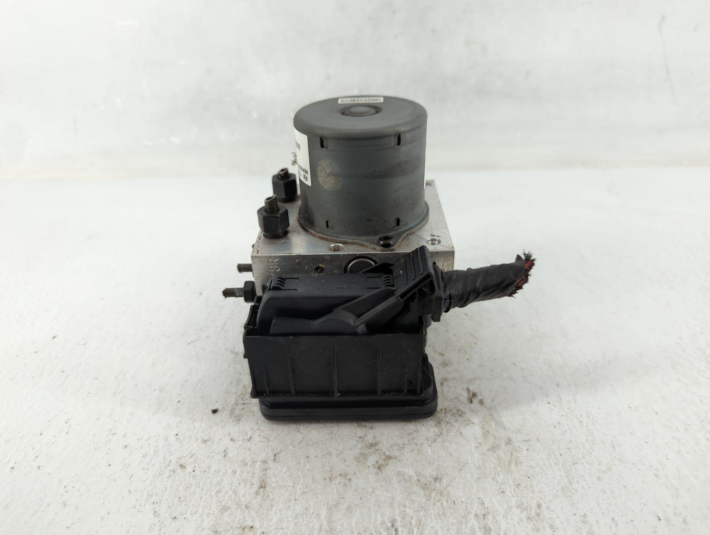 2013 Hyundai Veloster ABS Pump Control Module Replacement P/N:58920 Fits OEM Used Auto Parts - Oemusedautoparts1.com
