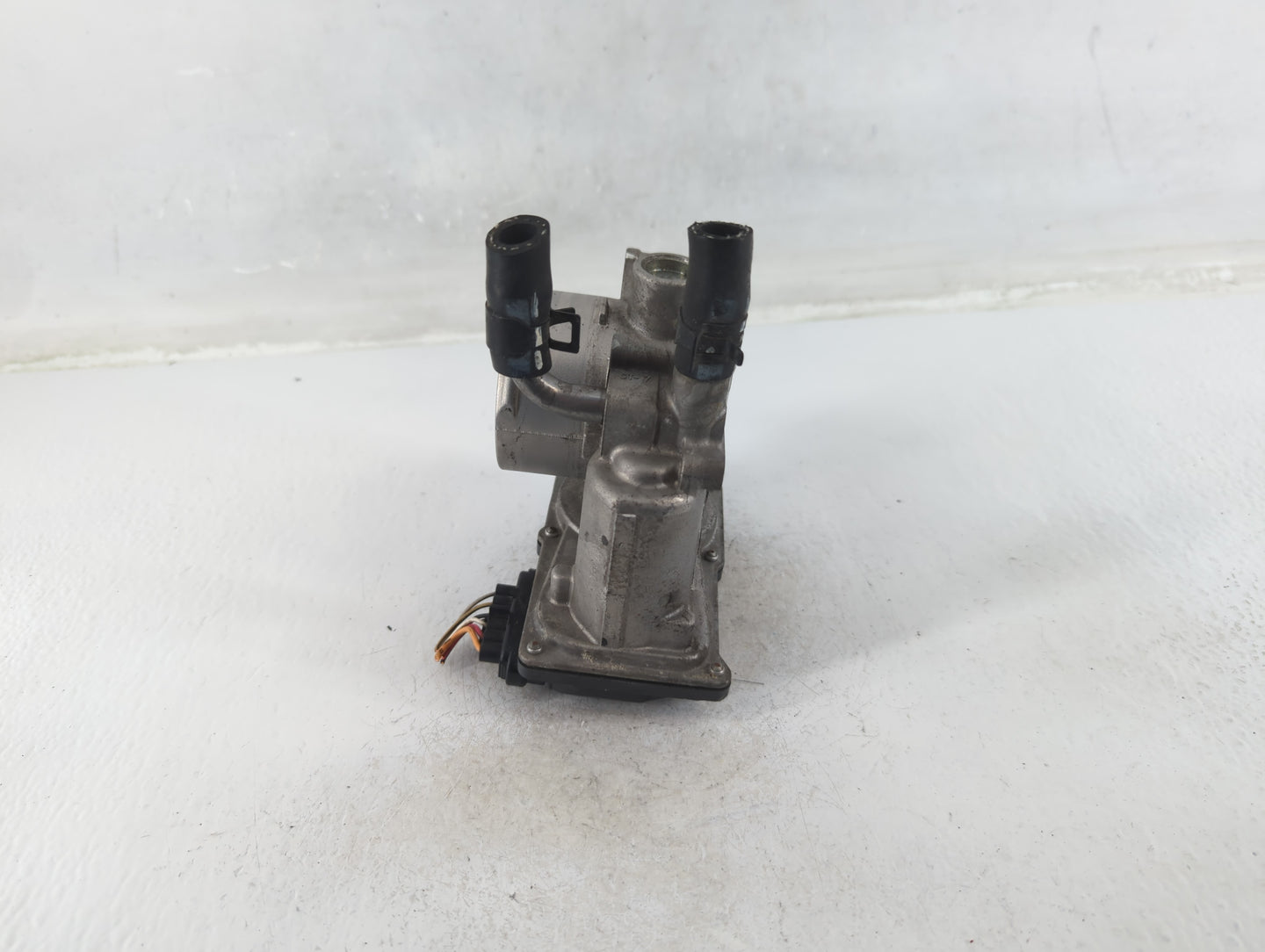 2012-2017 Hyundai Veloster Throttle Body P/N:5301 1Q10 35100-2B300 Fits Fits 2012 2013 2014 2015 2016 2017 2018 2019 OEM Use