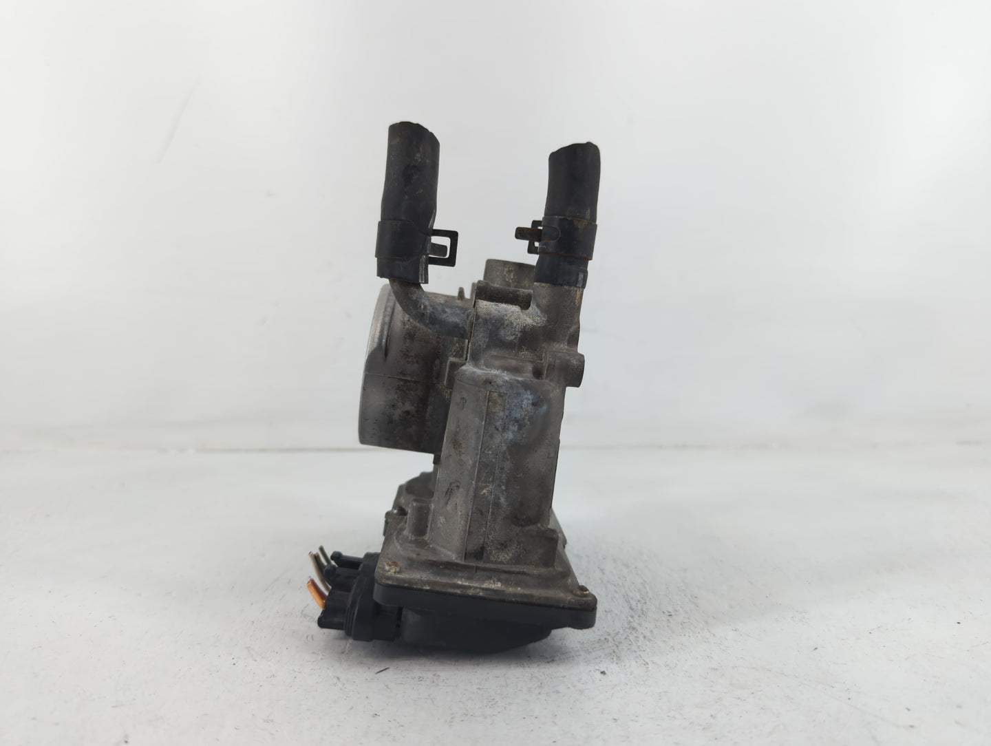 2012-2017 Hyundai Veloster Throttle Body P/N:35100-2B300 Fits Fits 2012 2013 2014 2015 2016 2017 2018 2019 OEM Used Auto Par