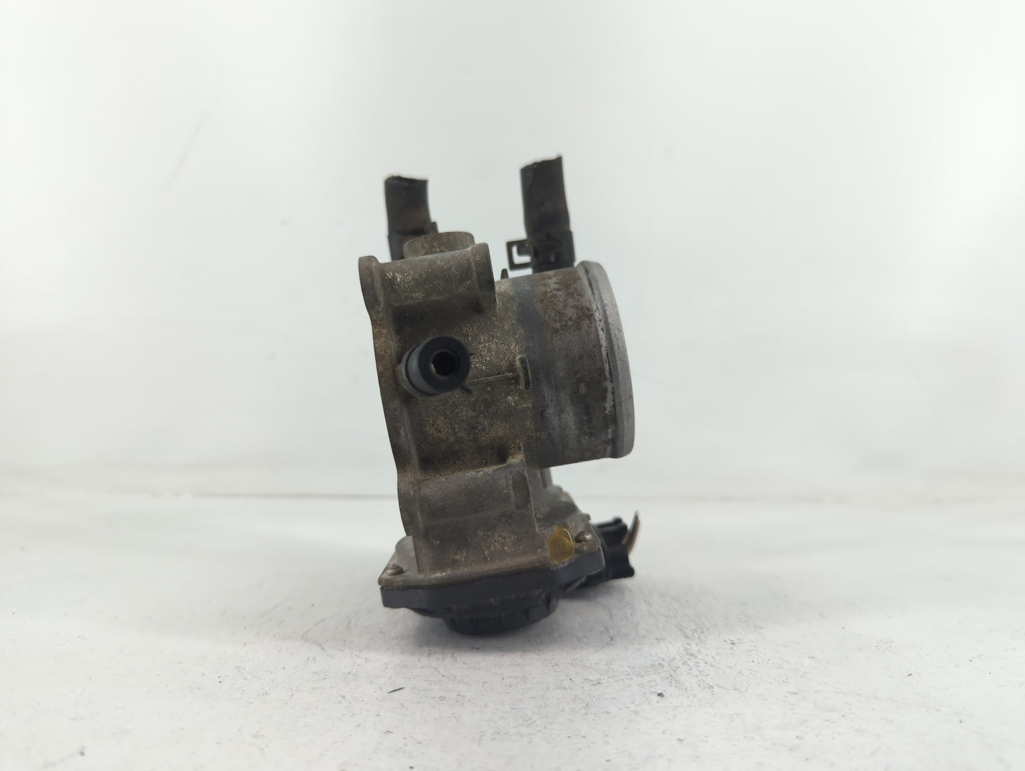 2012-2017 Hyundai Veloster Throttle Body P/N:35100-2B300 Fits Fits 2012 2013 2014 2015 2016 2017 2018 2019 OEM Used Auto Par
