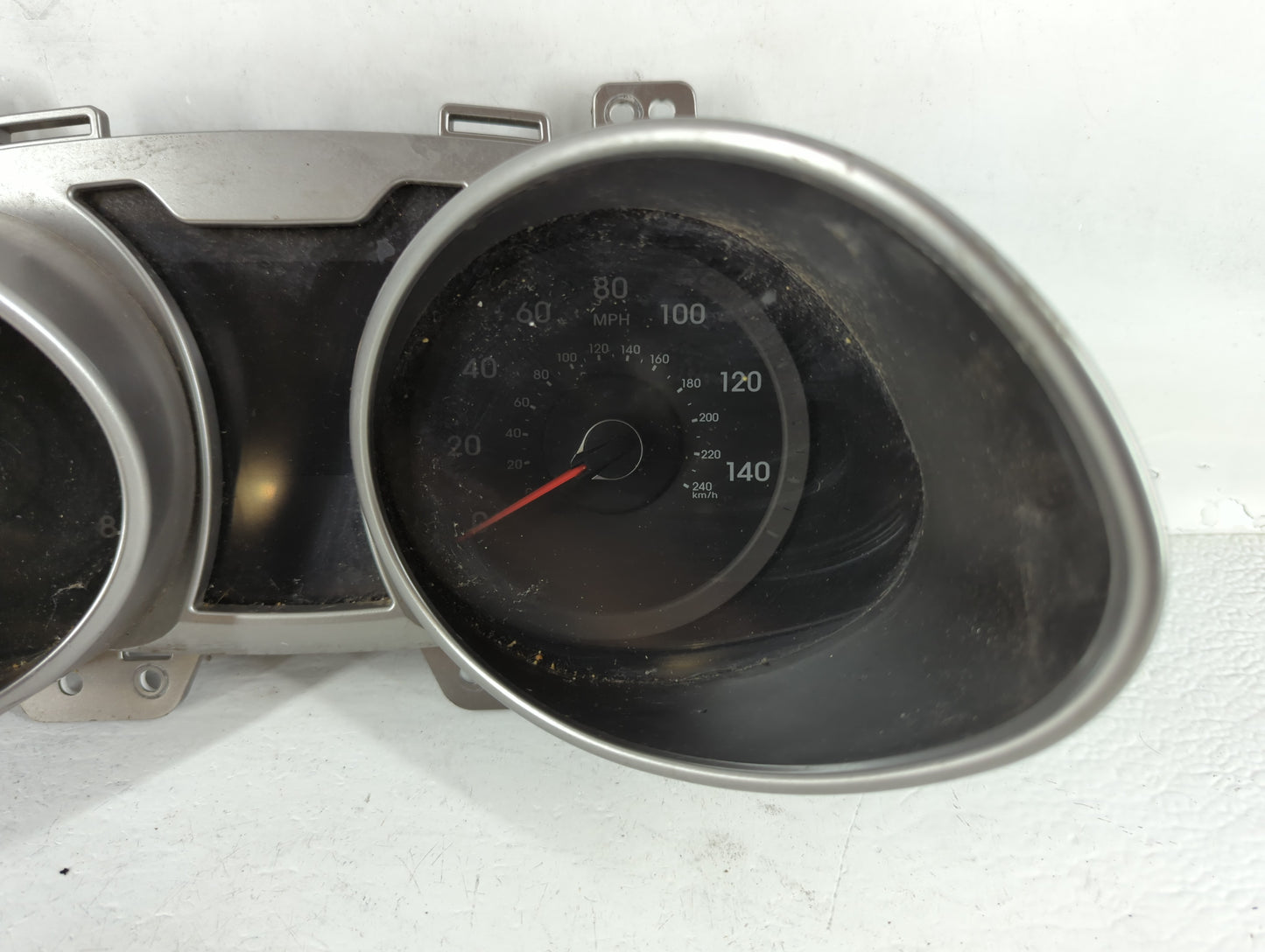 2012-2015 Hyundai Veloster Instrument Cluster Speedometer Gauges P/N:94001-2V330 Fits Fits 2012 2013 2014 2015 OEM Used Auto