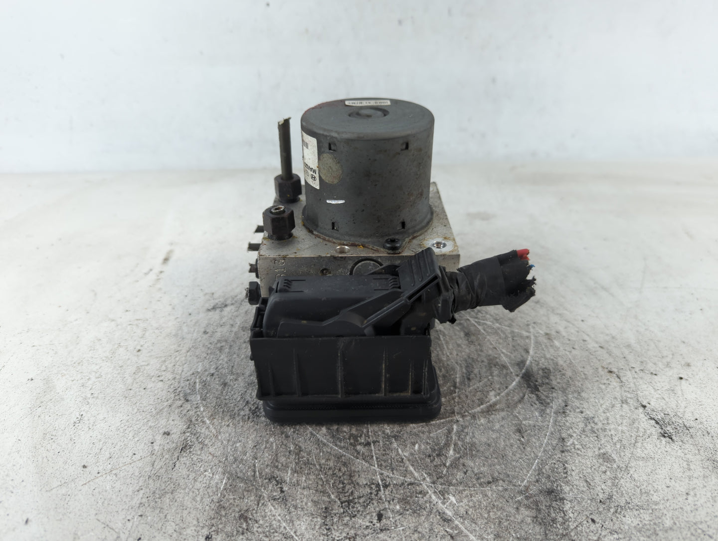 2013 Hyundai Veloster ABS Pump Control Module Replacement P/N:58920-2V450 Fits OEM Used Auto Parts - Oemusedautoparts1.com
