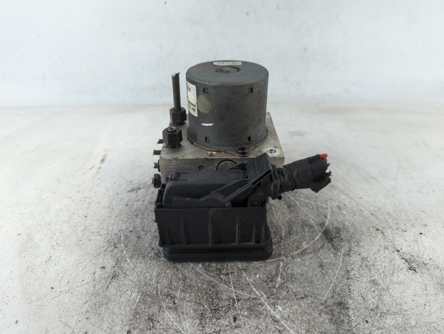 2013 Hyundai Veloster ABS Pump Control Module Replacement P/N:58920-2V450 Fits OEM Used Auto Parts - Oemusedautoparts1.com