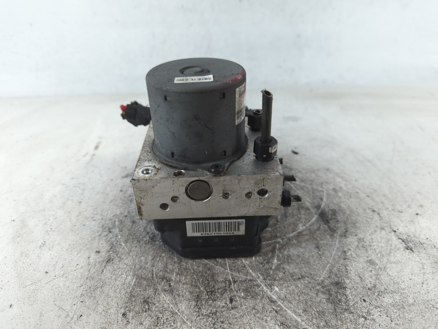 2013 Hyundai Veloster ABS Pump Control Module Replacement P/N:58920-2V450 Fits OEM Used Auto Parts - Oemusedautoparts1.com
