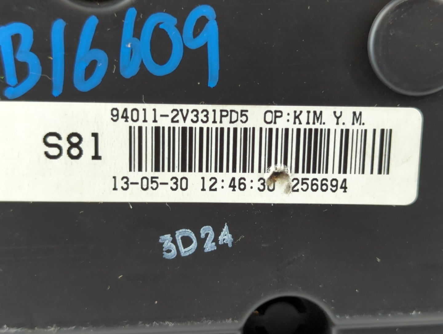 2012-2015 Hyundai Veloster Instrument Cluster Speedometer Gauges P/N:94011-2V331PD5 Fits Fits 2012 2013 2014 2015 OEM Used A