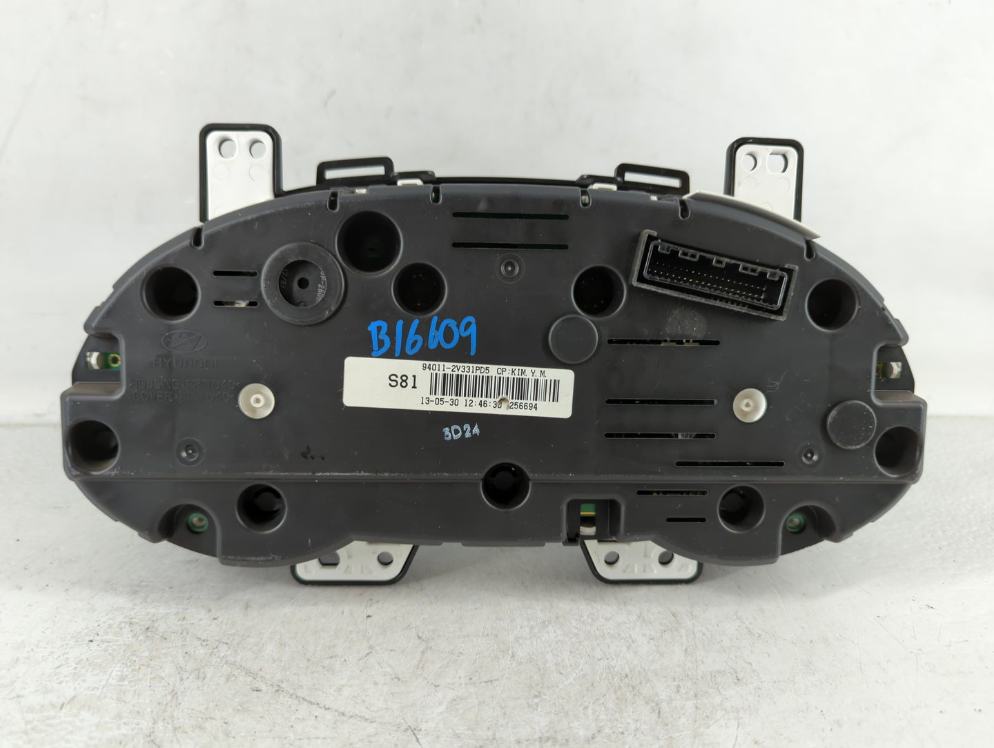2012-2015 Hyundai Veloster Instrument Cluster Speedometer Gauges P/N:94011-2V331PD5 Fits Fits 2012 2013 2014 2015 OEM Used A