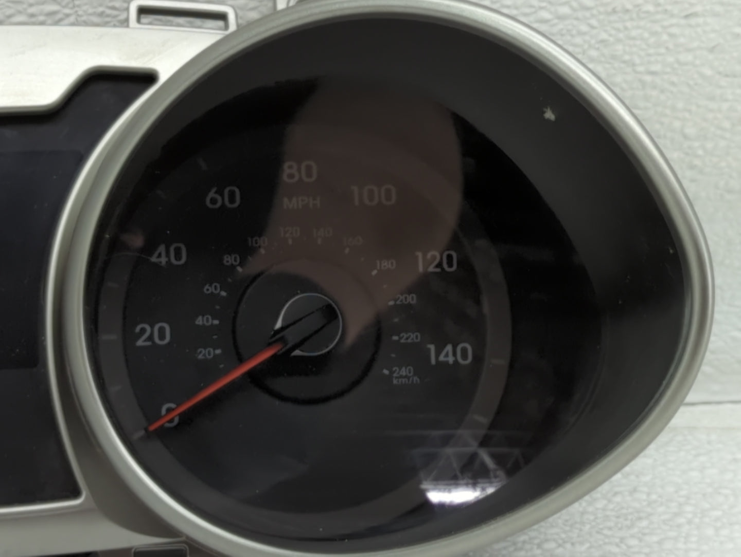 2012-2015 Hyundai Veloster Instrument Cluster Speedometer Gauges P/N:94001-2V330RDR Fits Fits 2012 2013 2014 2015 OEM Used A