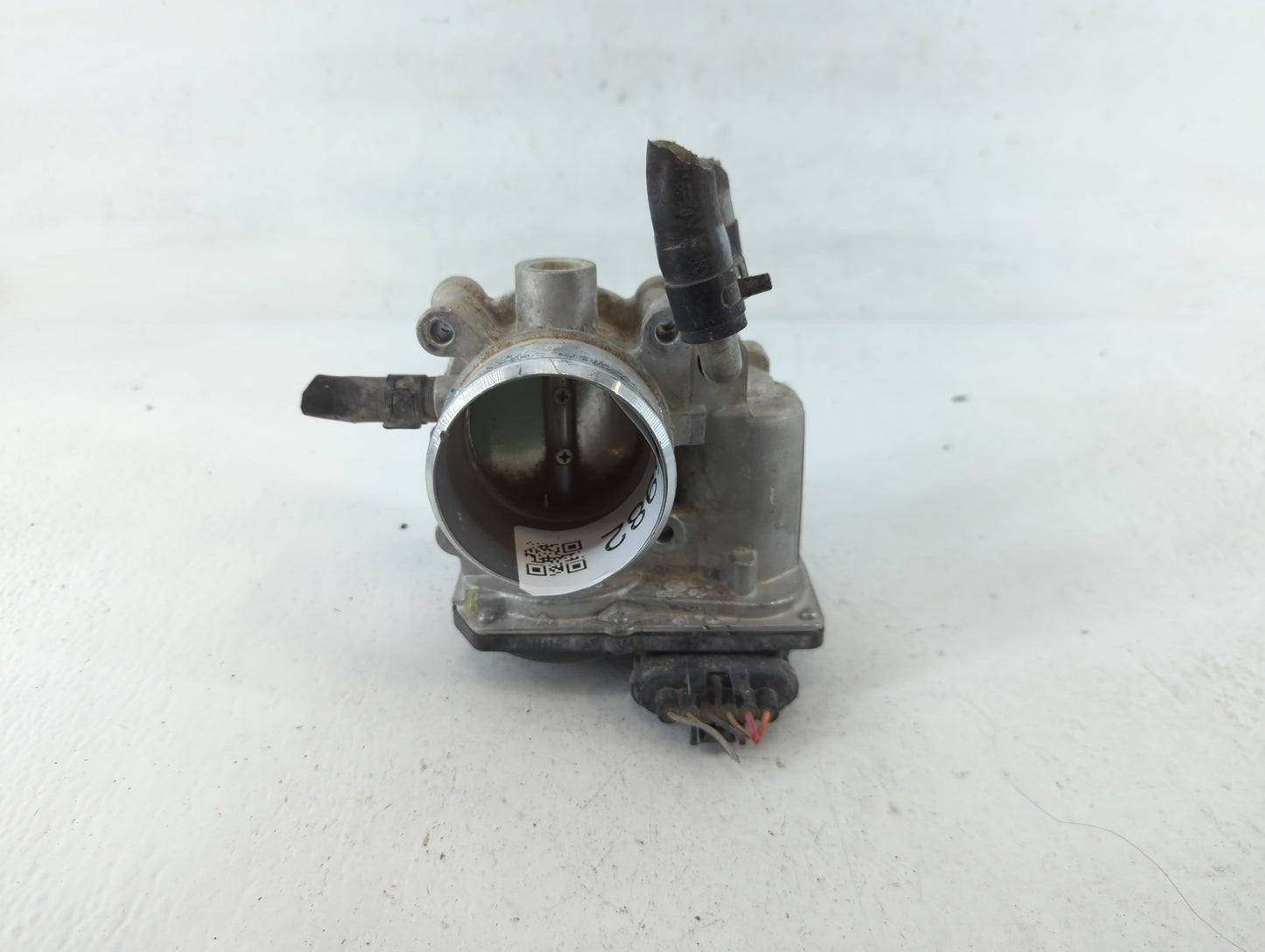 2013-2014 Hyundai Veloster Throttle Body P/N:35100-2B320 Fits Fits 2013 2014 2015 2016 OEM Used Auto Parts - Oemusedautopart