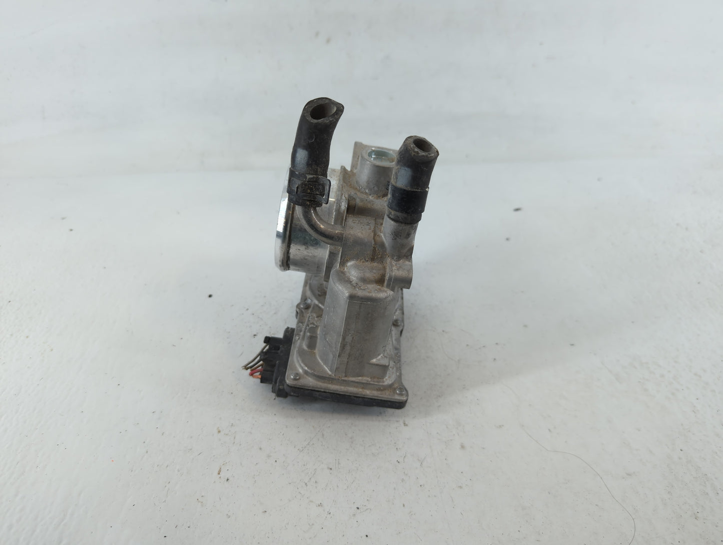 2013-2014 Hyundai Veloster Throttle Body P/N:35100-2B320 Fits Fits 2013 2014 2015 2016 OEM Used Auto Parts - Oemusedautopart