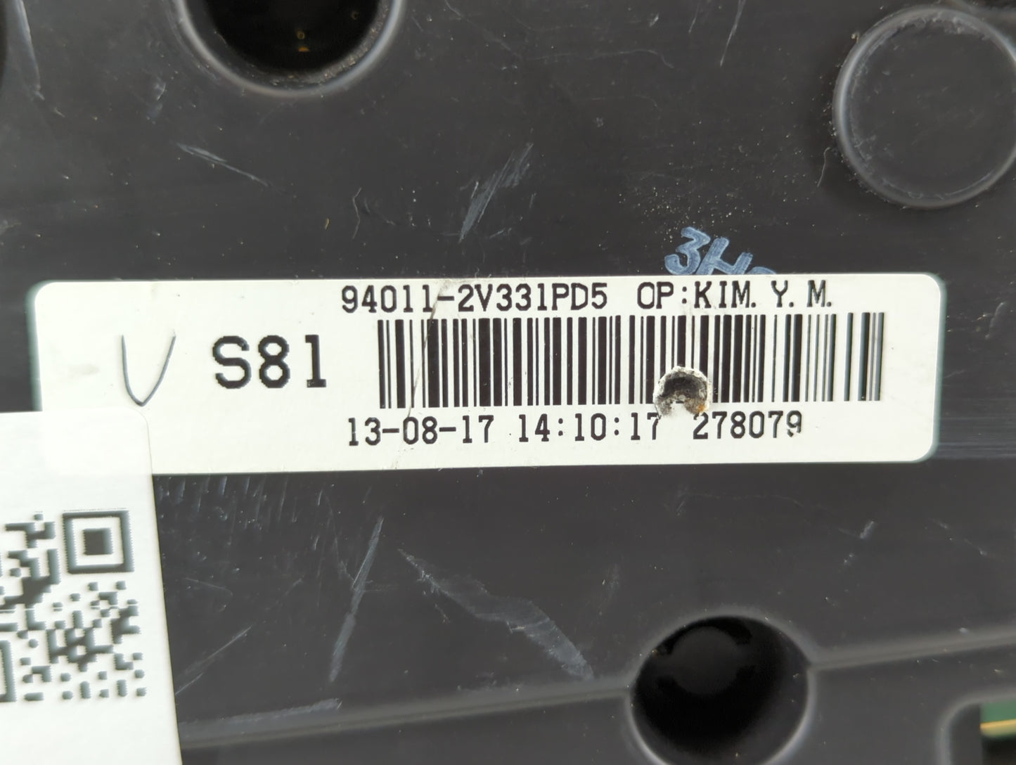 2012-2015 Hyundai Veloster Instrument Cluster Speedometer Gauges P/N:94011-2V331PD5 Fits Fits 2012 2013 2014 2015 OEM Used A