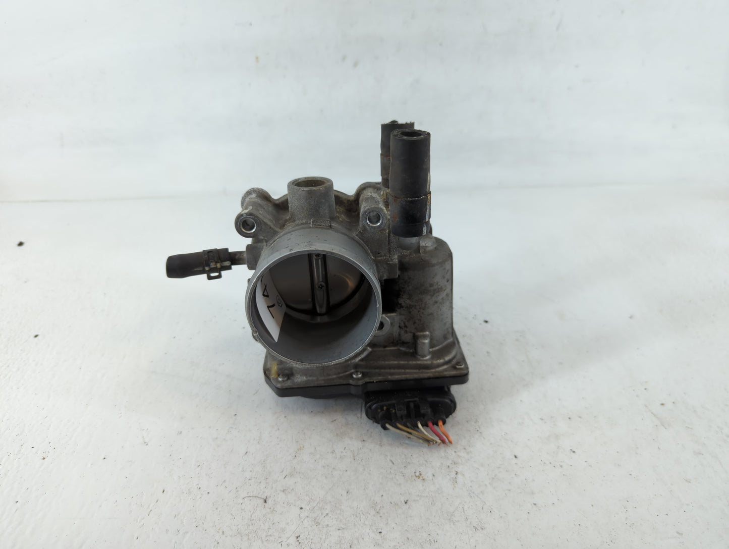 2012-2017 Hyundai Veloster Throttle Body P/N:35100-2B300 Fits Fits 2012 2013 2014 2015 2016 2017 2018 2019 OEM Used Auto Par