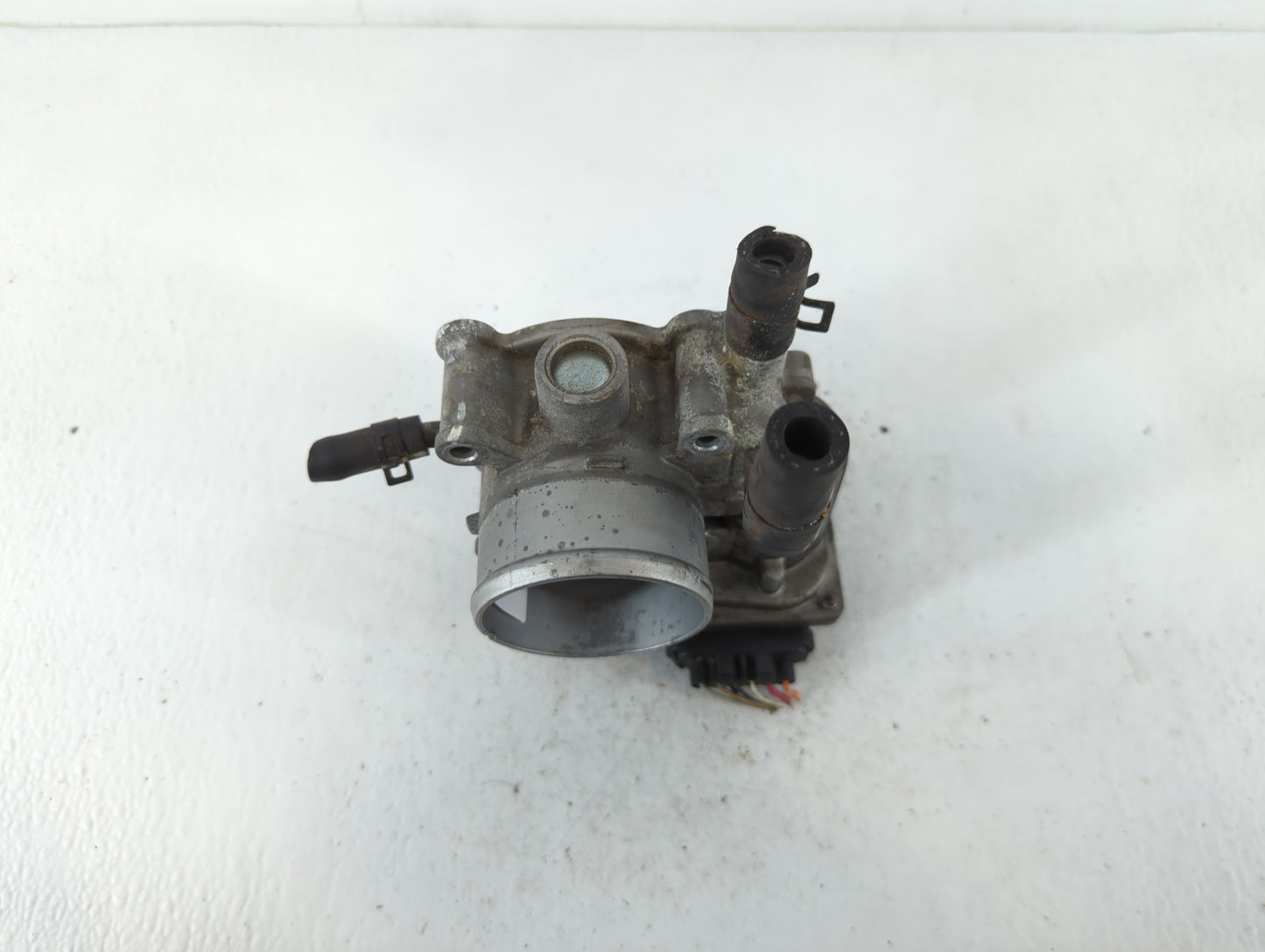 2012-2017 Hyundai Veloster Throttle Body P/N:35100-2B300 Fits Fits 2012 2013 2014 2015 2016 2017 2018 2019 OEM Used Auto Par