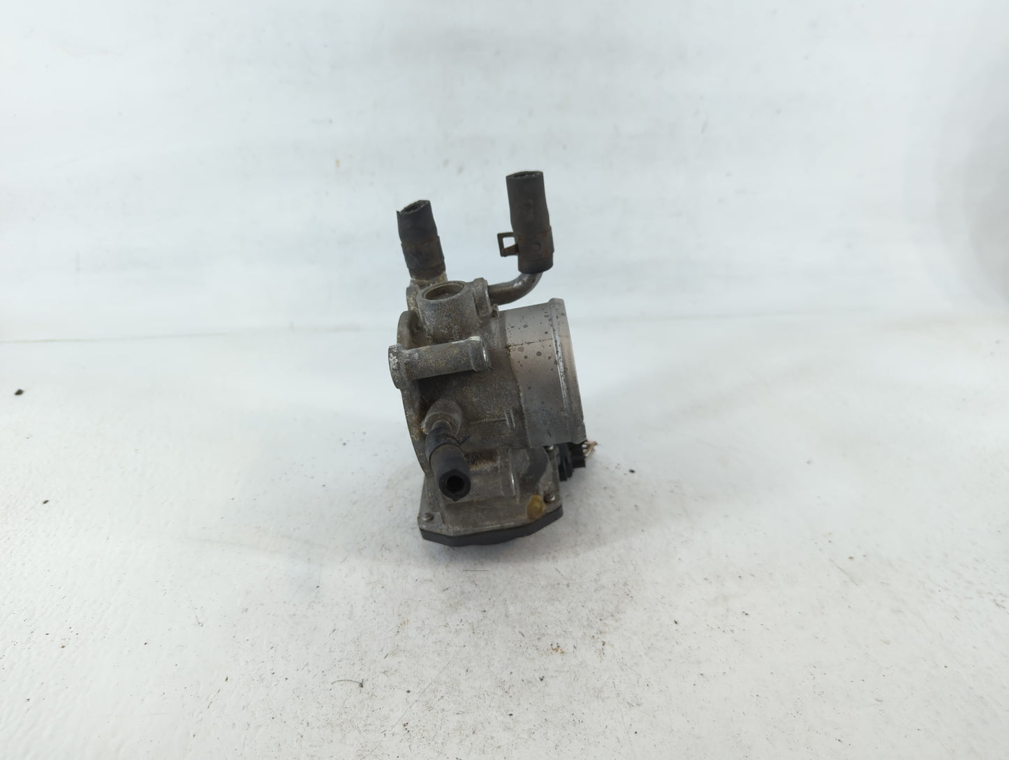 2012-2017 Hyundai Veloster Throttle Body P/N:35100-2B300 Fits Fits 2012 2013 2014 2015 2016 2017 2018 2019 OEM Used Auto Par