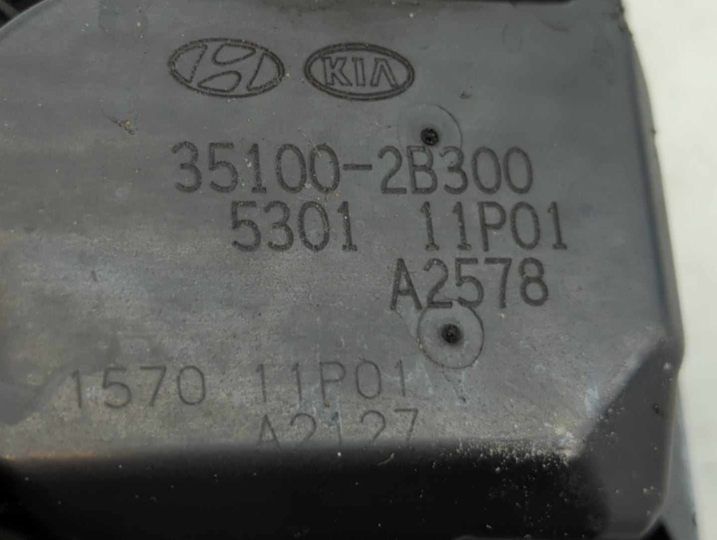 2012-2017 Hyundai Veloster Throttle Body P/N:35100-2B300 Fits Fits 2012 2013 2014 2015 2016 2017 2018 2019 OEM Used Auto Par