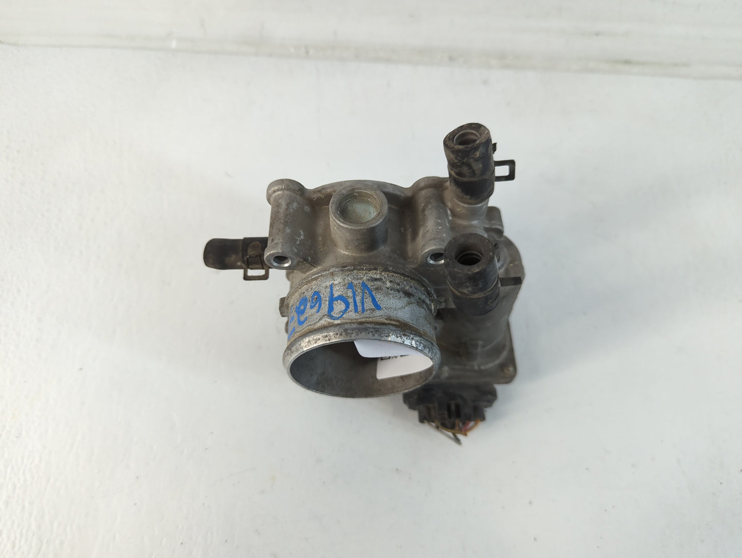 2013-2014 Hyundai Veloster Throttle Body P/N:35100-2B320 Fits Fits 2013 2014 2015 2016 OEM Used Auto Parts - Oemusedautopart