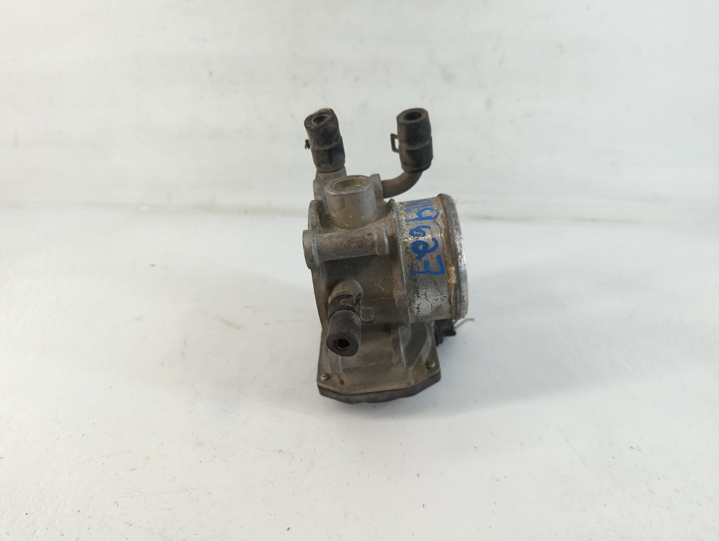 2013-2014 Hyundai Veloster Throttle Body P/N:35100-2B320 Fits Fits 2013 2014 2015 2016 OEM Used Auto Parts - Oemusedautopart