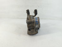 2013-2014 Hyundai Veloster Throttle Body P/N:35100-2B320 Fits Fits 2013 2014 2015 2016 OEM Used Auto Parts - Oemusedautopart